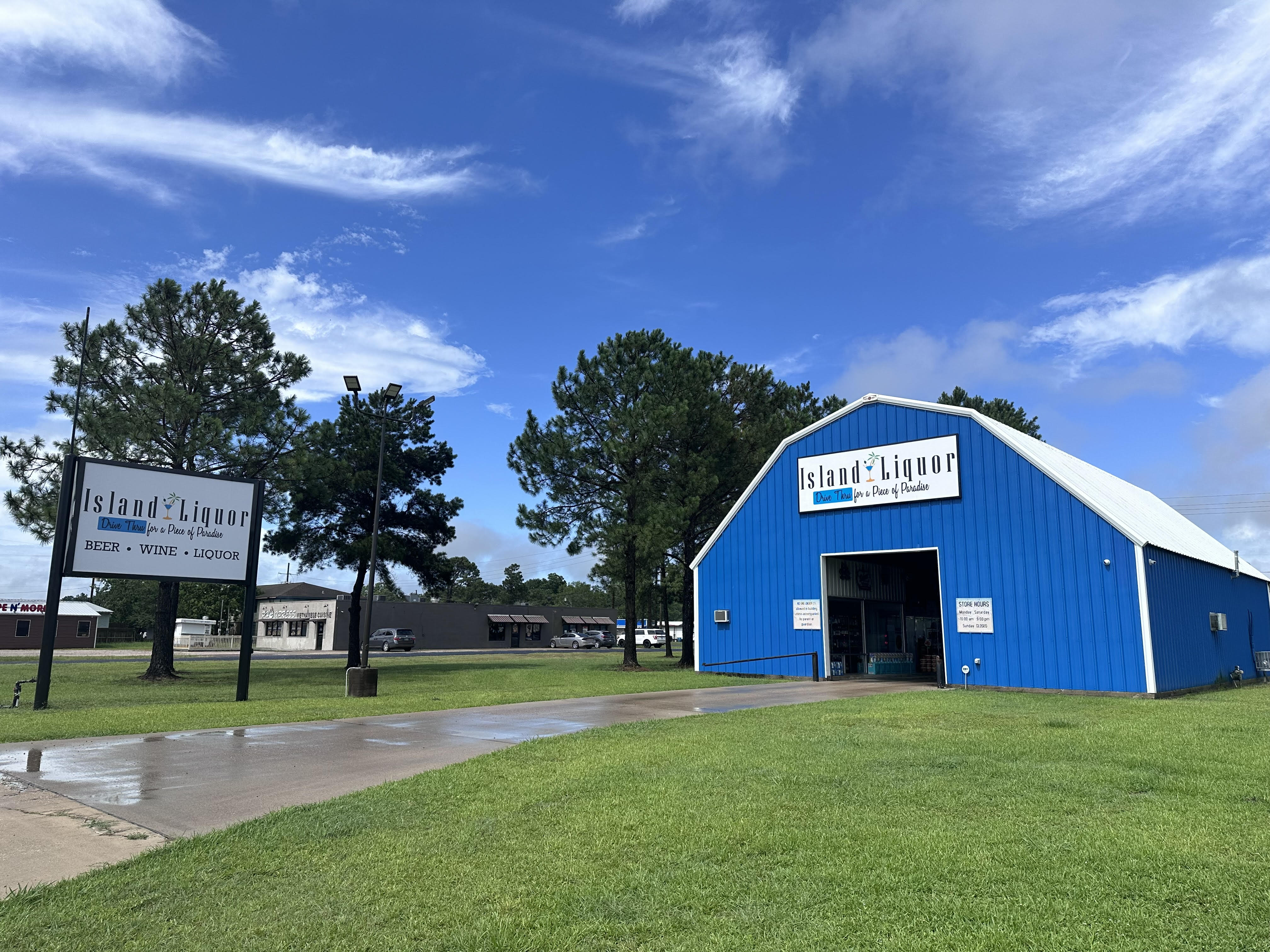 Winnie Island Liquor storefront